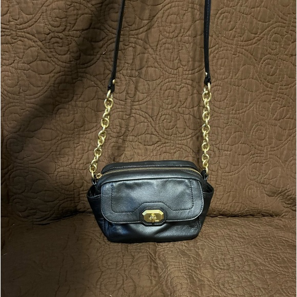 Coach Handbags - EUC CUTE COACH CROSSBODY 8x6x3